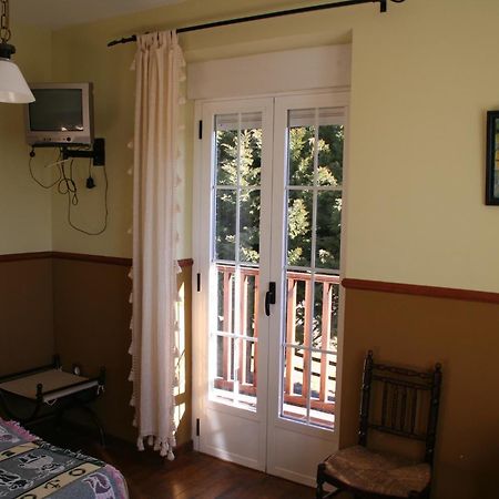 בית הארחה Hoyos del Collado 	La Casona De Collado מראה חיצוני תמונה