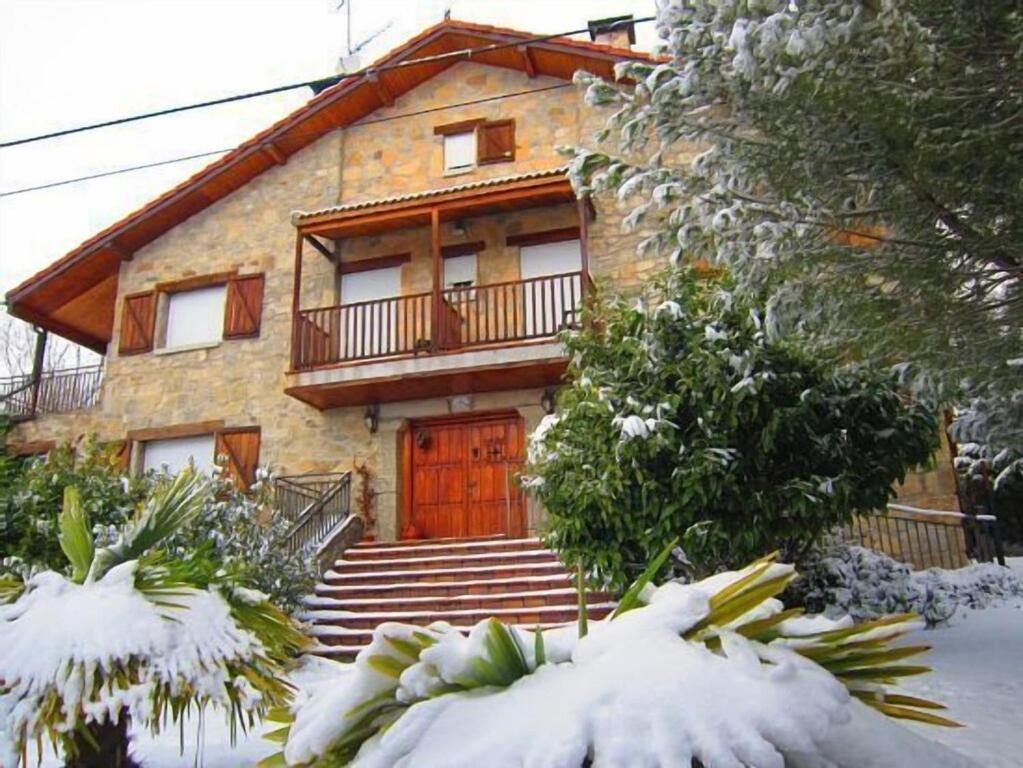 בית הארחה Hoyos del Collado 	La Casona De Collado מראה חיצוני תמונה