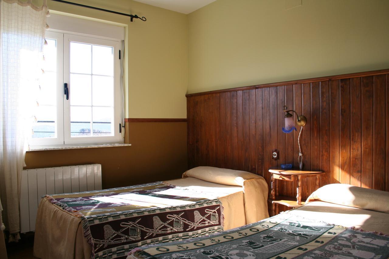 בית הארחה Hoyos del Collado 	La Casona De Collado מראה חיצוני תמונה
