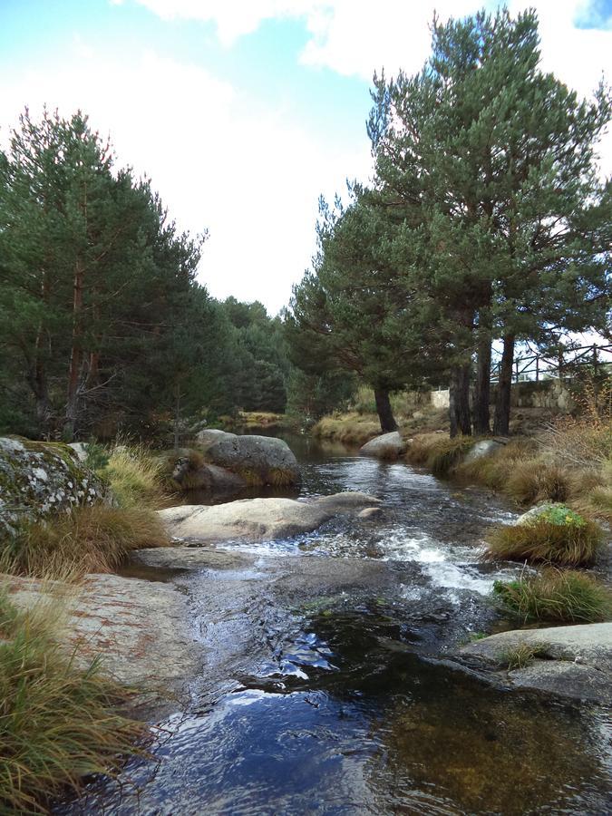 בית הארחה Hoyos del Collado 	La Casona De Collado מראה חיצוני תמונה