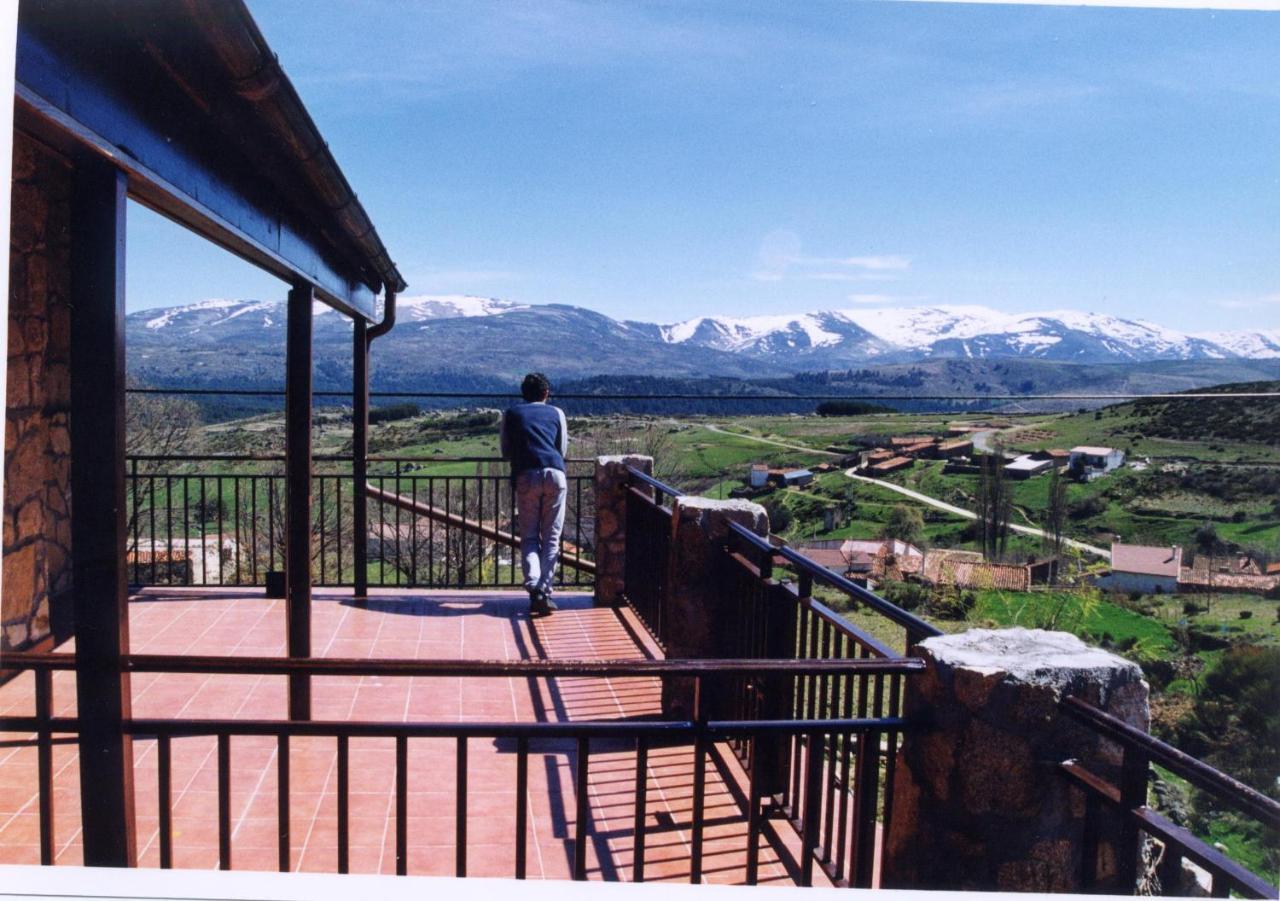 בית הארחה Hoyos del Collado 	La Casona De Collado מראה חיצוני תמונה